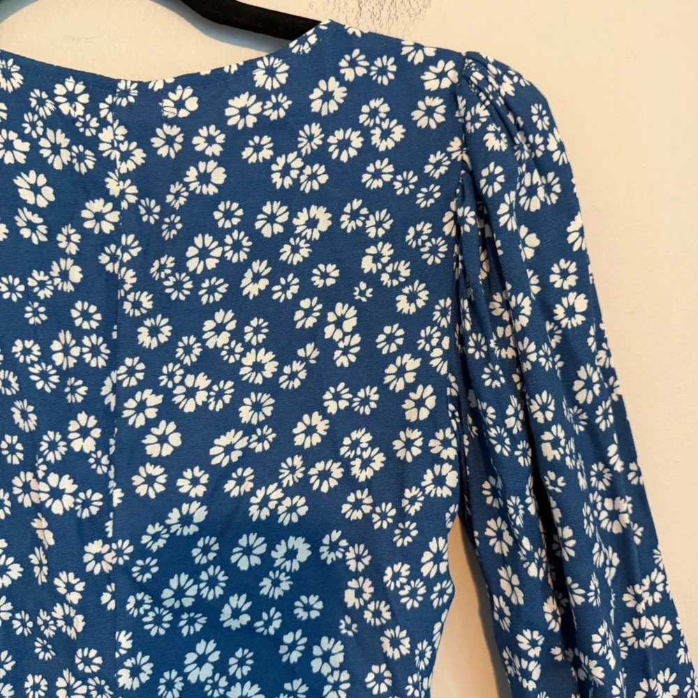 Reformation Nell Top blouse blue white daisy XS deep v puff sleeves feminine